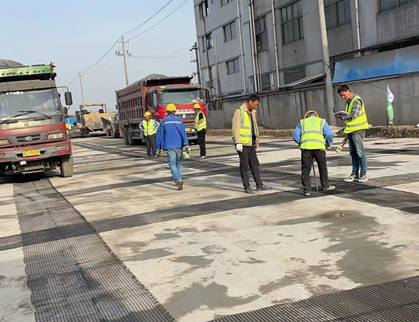 宁陵老材料的新故事：玻璃纤维土工格栅如何在‘白改黑’浪潮中重获新生？